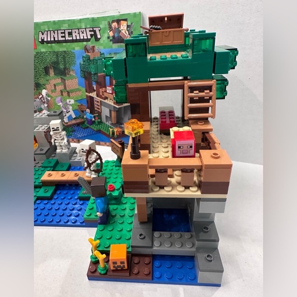 LEGO Minecraft The Skeleton Attack 21146 - Picture 2 of 6